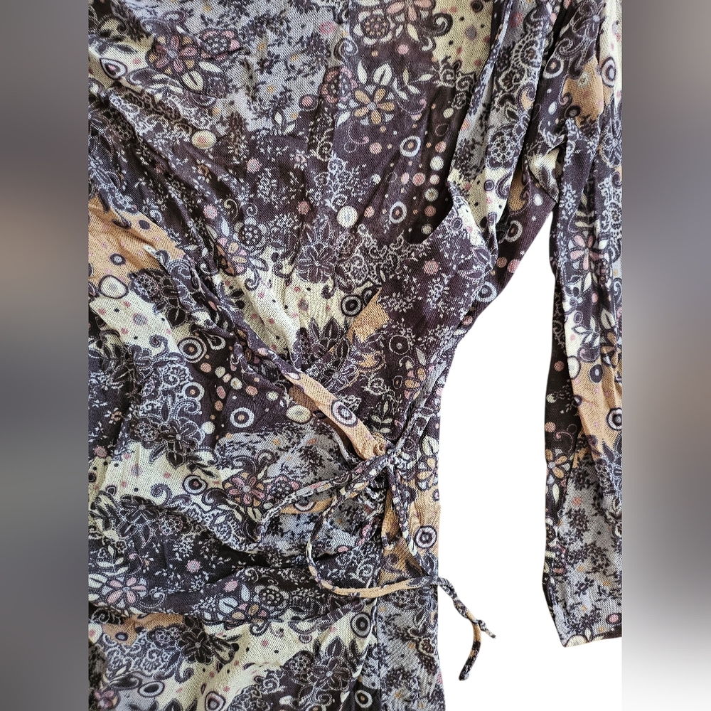 Sweet Pea Floral Patterned Top - Picture 3 of 3